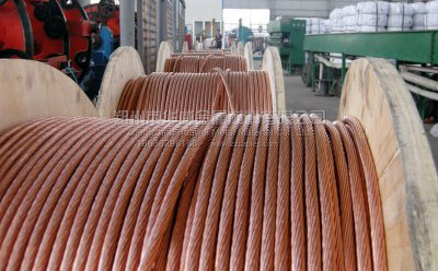 硬銅絞線和木盤，生產(chǎn)場景